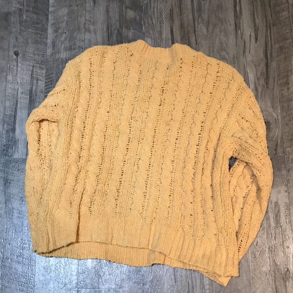 Women’s American Eagle Sweater - Picture 3 of 3